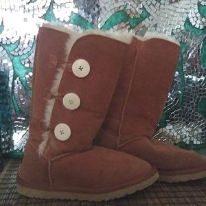 Australia UGG Tan Size 6
